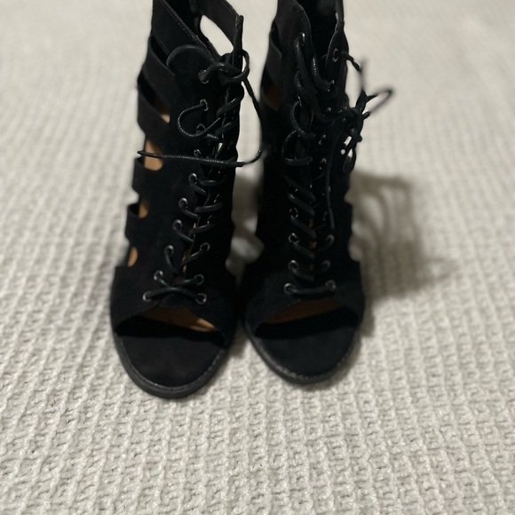 Black laced bootie heels - Picture 3 of 4